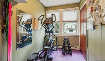 34 Carlisle St, Bergenfield, NJ 07621