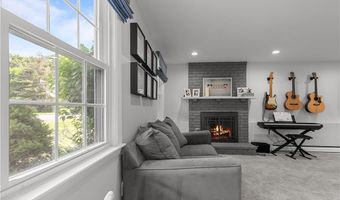 80 PECK Ave, Bristol, RI 02809