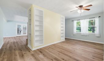 9260 Pinecrest Dr, Biloxi, MS 39532