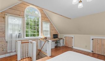 671 County Rd, Barrington, RI 02806
