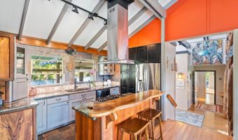 690 E Kuiaha Rd, Haiku, HI 96708