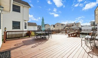 16 Gibbs Rd, Amity Harbor, NY 11701