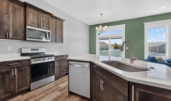 1561 Petersburg Dr, Chubbuck, ID 83202