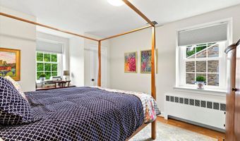 49 W SKIPPACK Pike, Ambler, PA 19002