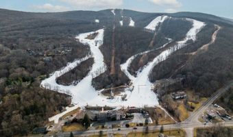1 Baltusrol Ct 2, Alloway, NJ 07462