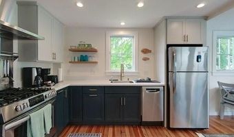 23 Warren Ave 1, Middletown, RI 02842