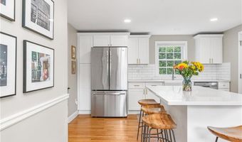25 Marshall Way, East Providence, RI 02916