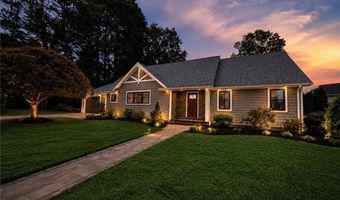 61 Applegate Rd, Cranston, RI 02920