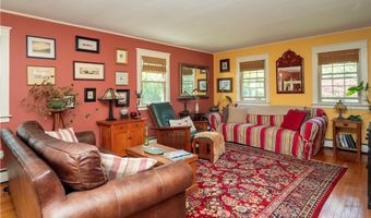 7 Boulevard E, Middletown, RI 02842