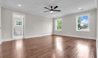 41 Avondale Ln, Aberdeen, NJ 07747