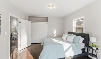 10 Woburn St, Cranston, RI 02910