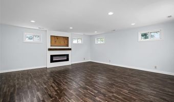 243 Dennison Dr, Ballwin, MO 63021