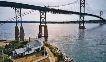 7 Old Ferry Rd, Bristol, RI 02809