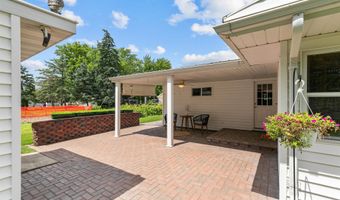 1525 E JOHN St, Appleton, WI 54915
