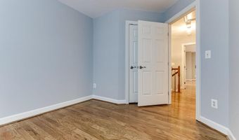 953 HARRISON Cir, Alexandria, VA 22304