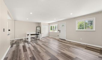 794 Robinhood Dr, Aurora, OH 44202