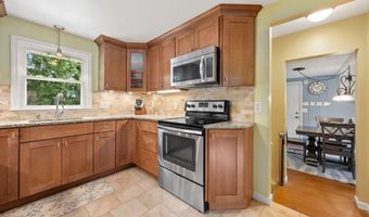 139 Contour Dr, Cheshire, CT 06410