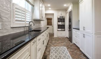 220 Lakeshore Dr, Alma, GA 31510