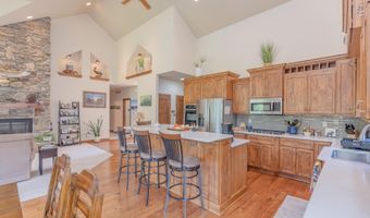 932 Emerald Pines Dr, Arnolds Park, IA 51331
