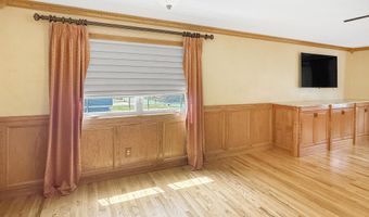 6 Westchester Dr, Albany, NY 12205