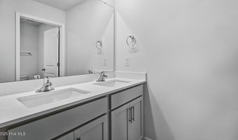 1049 Misty Creek Dr, Aberdeen, NC 28315