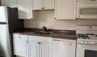 38 Freebody St 208, Newport, RI 02840