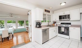 366 Sorrento Dr, Ballwin, MO 63021