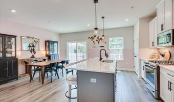 220 Anchor Way 3820, Aberdeen, NJ 07721
