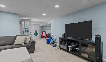 123 CASTLE ROCKS Rd, Warwick, RI 02886