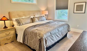 20 Robert Ave, Warwick, RI 02818