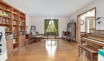 420 Fairway View Dr, Algonquin, IL 60102