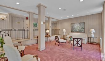 4390 LORCOM Ln 805, Arlington, VA 22207