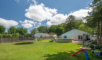 16 Cindy Ln, Bethel, CT 06801