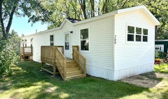 209 Goldenrod Ln E, Altoona, WI 54720