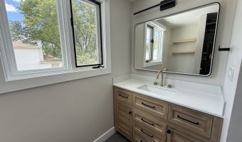 2305 N Williamsburg St, Arlington Heights, IL 60004