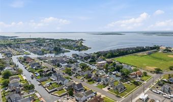34 Meadow Ln, Amityville, NY 11701