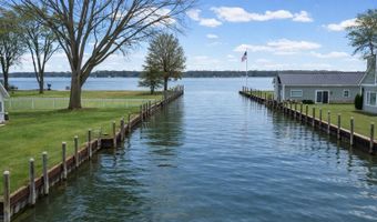 114 Interlochen Dr, Algonac, MI 48001