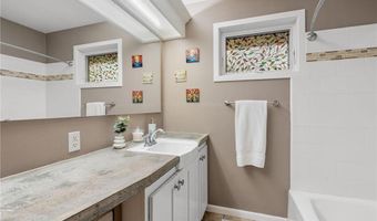 307 21st St NW, Austin, MN 55912