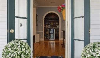 693 Hope St, Bristol, RI 02809