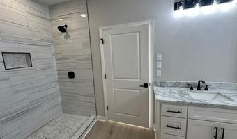 1001 Duke Dr, Bauxite, AR 72011