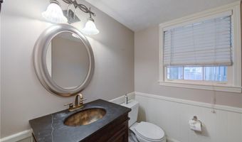 835 Lakeshore Dr NW, Berkeley Lake, GA 30096