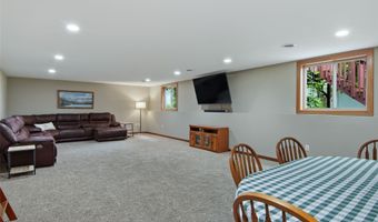 623 Autumn Dr, Altoona, WI 54720