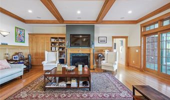 127 Cliff Dr, Narragansett, RI 02882