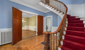 36 Ayrault St, Newport, RI 02840