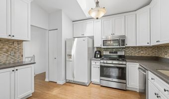 2692 S Embers Ln, Arlington Heights, IL 60005