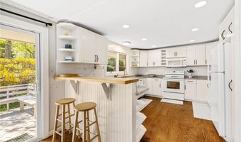 7 Cowsill Ln 1, Newport, RI 02840