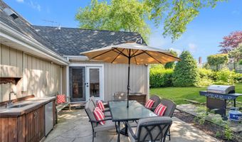 95 Falmouth Pl, Albertson, NY 11507