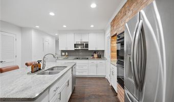 250 Rhine Dr, Alpharetta, GA 30022