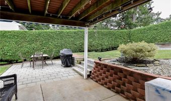 17 Middle St, North Providence, RI 02911