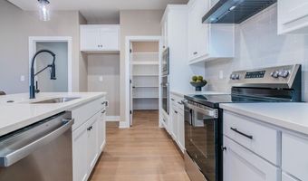 16729 Pinehurst Dr, Basehor, KS 66007